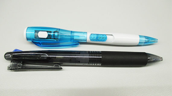 LEDライト＆ボールペン（V010192）サイズイメージ