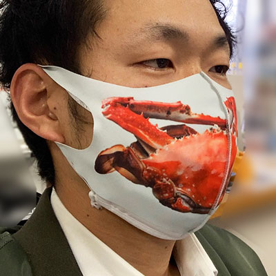 日本製 抗菌・抗ウイルス生地マスク（SNS-OR-005）蟹全面デザインイメージ