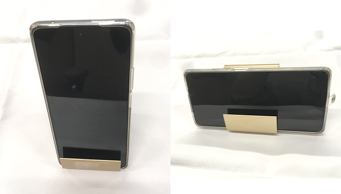 モバイル スタンド&クリーナー(m33066)スマートフォン設置イメージ