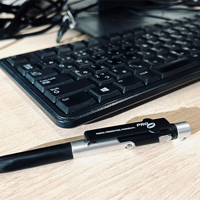 New4in1ボールペン（mcST087）ペンホルダー名入れ例