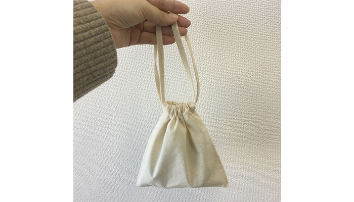 コットン巾着(SSサイズ)(SNS-1500017)口を閉めた時のイメージ