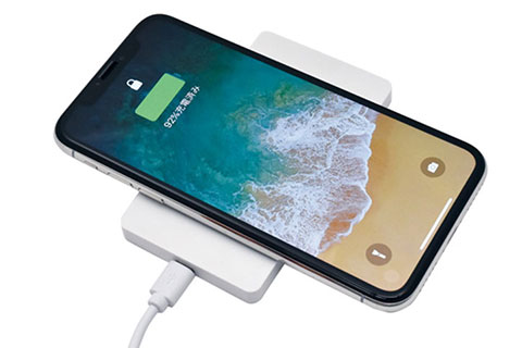 Qi(チー)対応ワイヤレス充電器(白)（hi205941）充電イメージ