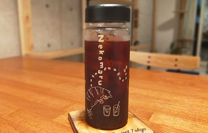 クリアボトルやグラスは1色印刷で中身の見栄えUP