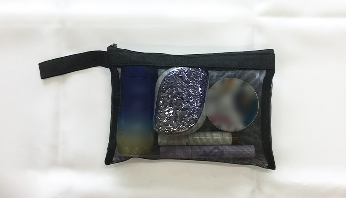 プラシャープ・ストラップ付きメッシュフラットポーチ(SNS-0600922)収納した状態