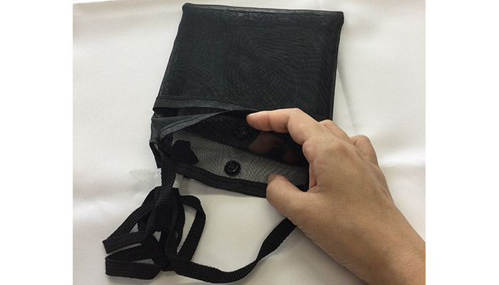 プラシャープ・フロントポケット付きメッシュサコッシュ(SNS-0600920)コスメを実際に入れてみました