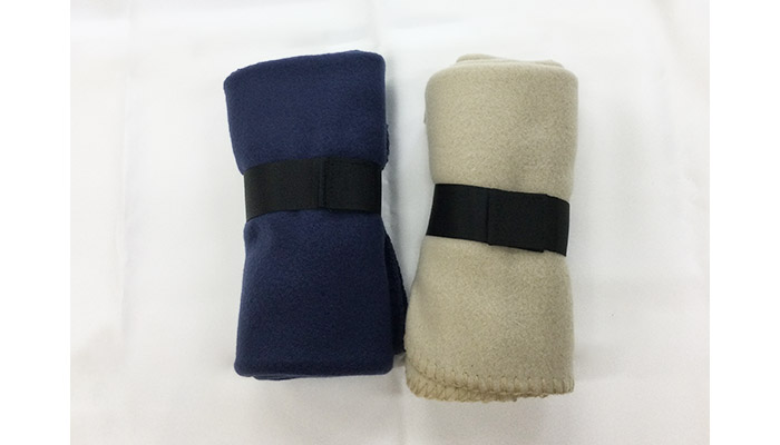 ベルト付き再生PETブランケット(SNS-0600951)コンパクトに携帯できる