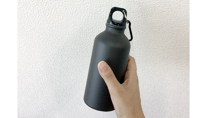 セルトナ・スマートアルミボトル（カラビナ付き）(SNS-0600963)片手に馴染む程の大きさ