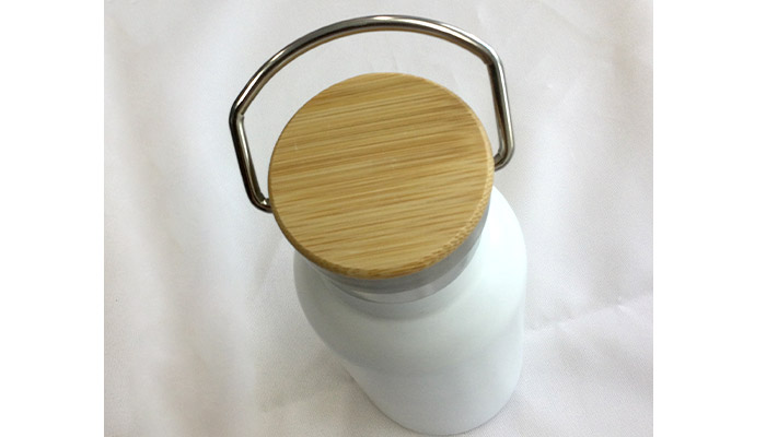 バンブーキャップ付き真空ステンレスボトル(SNS-0600966)フタに使用しているバンブー素材