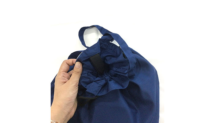 スペンザ・ソフト再生PET2WAY巾着トート(SNS-0600934)収納用のバンドが出てきてしまう場合も