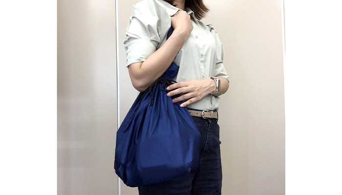 スペンザ・ソフト再生PET2WAY巾着トート(SNS-0600934)バッグのサイズ感はトートバッグの時と同等