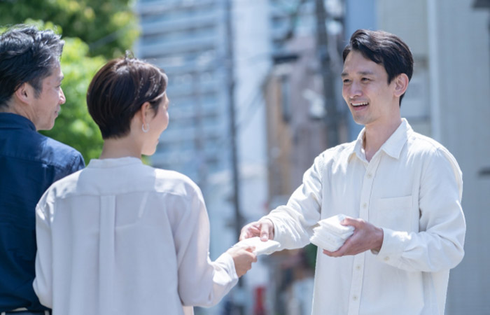 街頭で配る受け取ってもらえるノベルティ