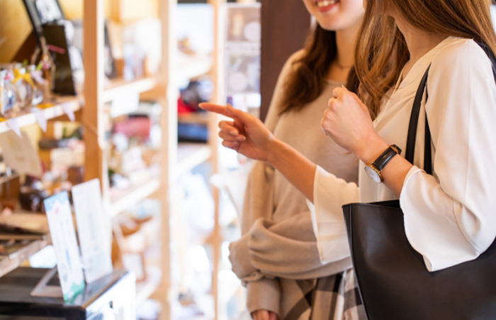 名入れグッズを買おうとしているイメージ