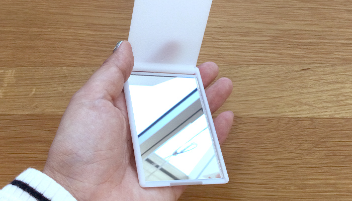 UVチェックポケットミラー(SNS-0601101)ミラーを開けた様子