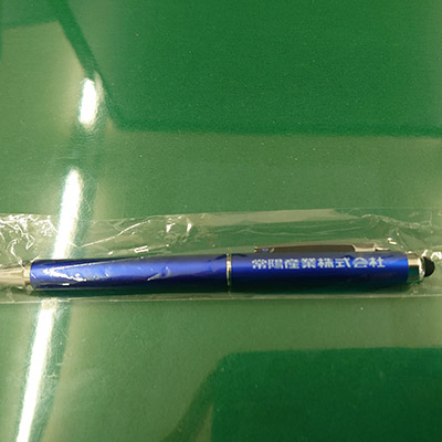 ≪名入れノベルティ実績事例≫タッチペン付ビジネスペン(V010193)｜名