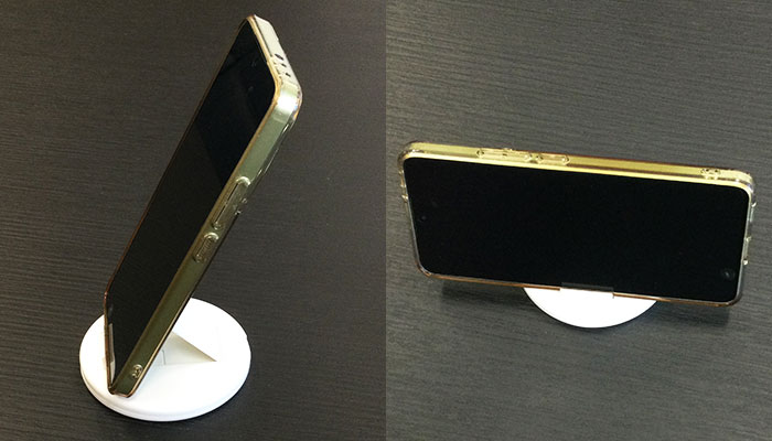 スマホスタンド付マルチケーブルセット(SNS-2600013)スマホスタンド使用イメージ