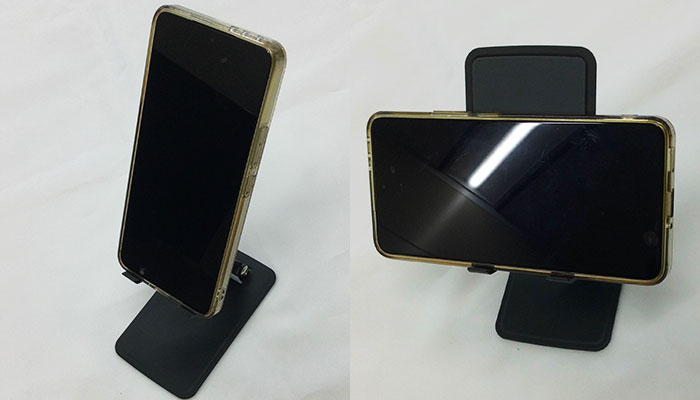 折りたたみｄｅスマホ・タブレットスタンド(SNS-2600025)スマホ設置例