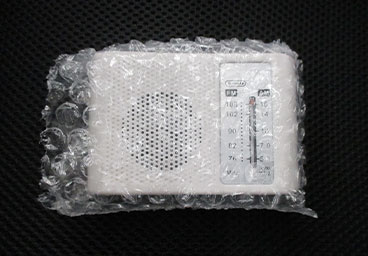 コンパクトAM/ワイドFMラジオ(V010402)中身の梱包イメージ