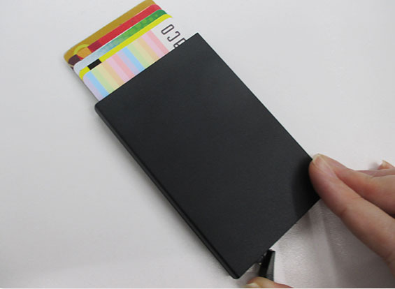 ≪実際に使ってみました！≫スライド式カードケース（V010416）｜名