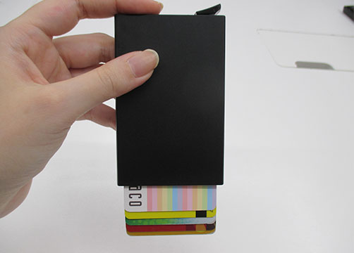 ≪実際に使ってみました！≫スライド式カードケース（V010416